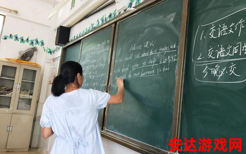 老师一边讲课一边在黑板上写字对吗：老师边讲课边写字，是正确的吗？