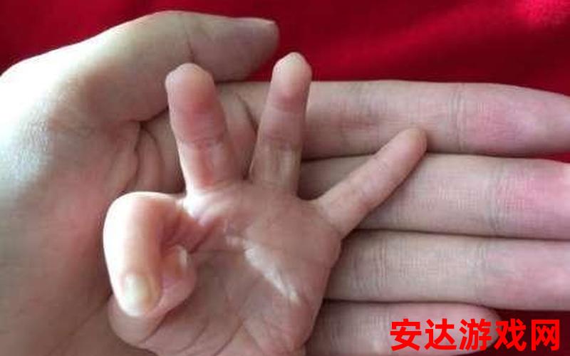 宝宝长出第三只手：宝宝是不是真的长出第三只手了？